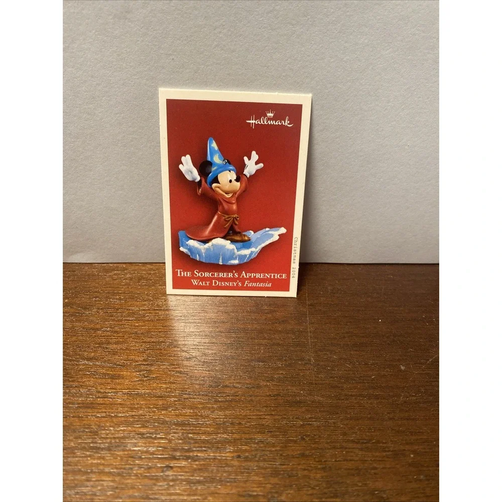 2004 Hallmark Keepsake‎ Ornament featuring